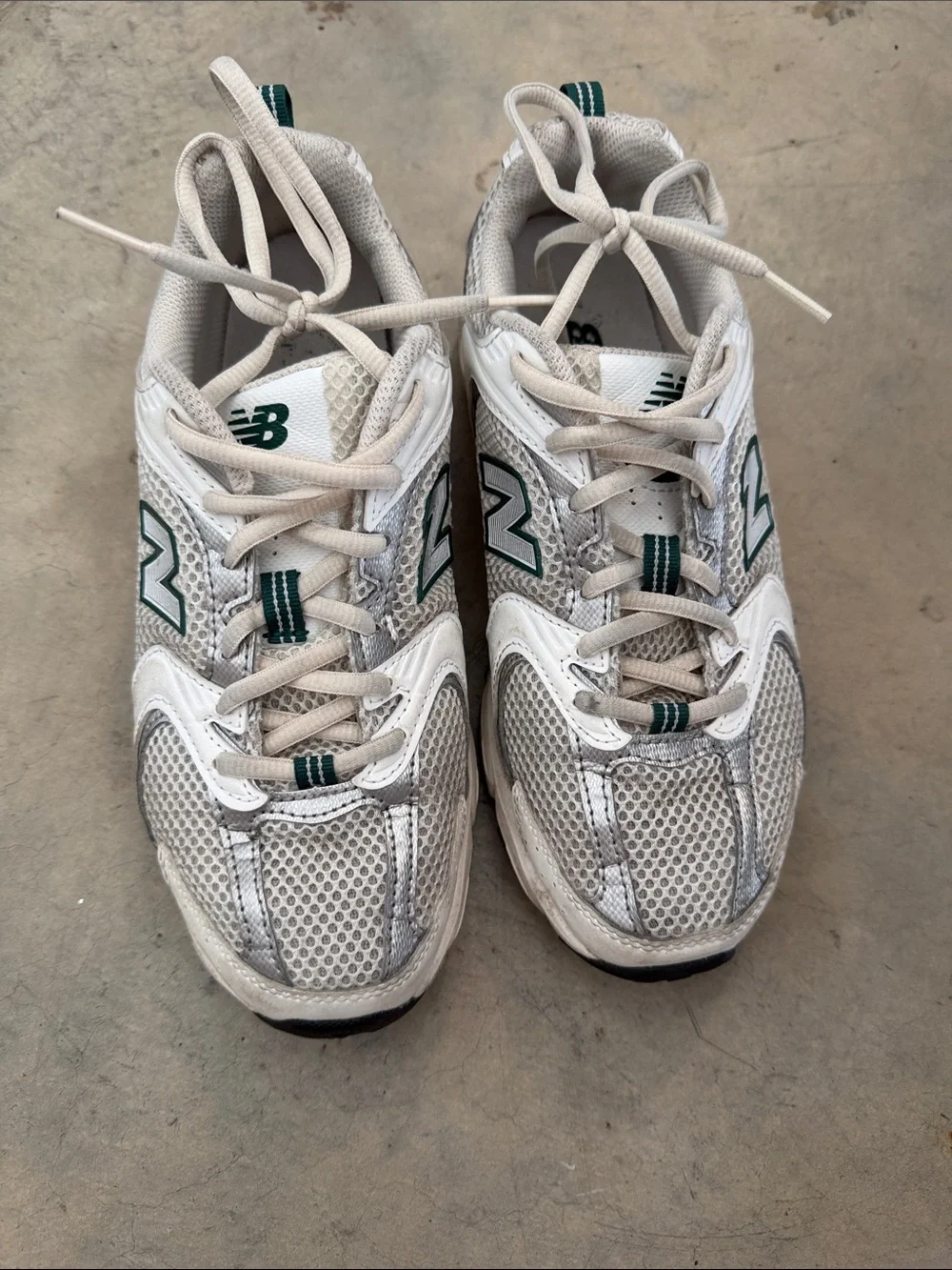 New Balance White & Green Athletic Shoes -W Sz 7 M sz 5.5